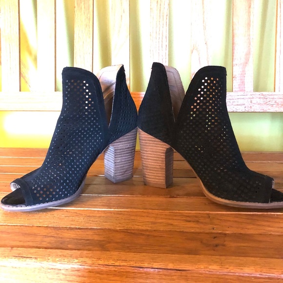 Lucky brand peep toe black suede shoe cut out - Picture 2 of 7